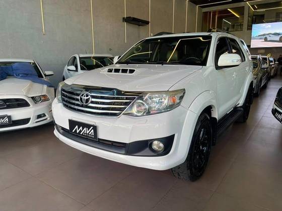 TOYOTA HILUX 3.0 SRV 4X4 CD 16V TURBO INTERCOOLER DIESEL 4P AUTOMÁTICO TOYOTA HILUX 3.0 SRV 4X4 CD 16V TURBO INTERCOOLER DIESEL 4P AUTOMÁTICO